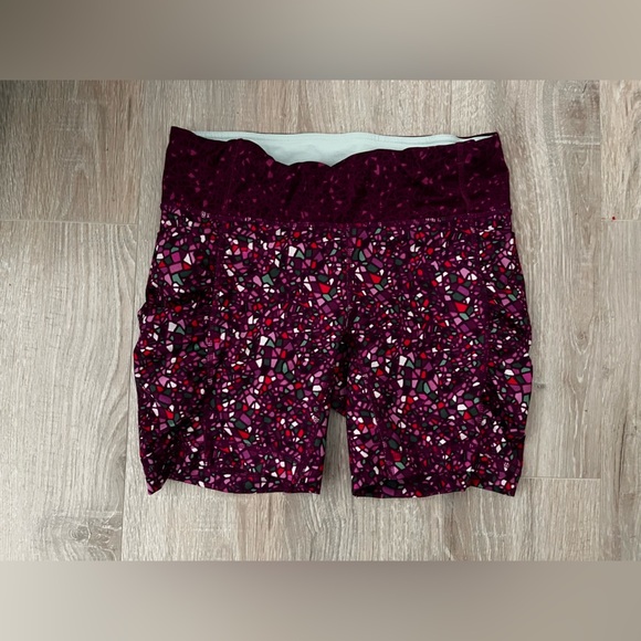 Lululemon Speed Track Short
Paradise Camo Multi Paradise Geo Regal Plum Multi 6 - Picture 4 of 7